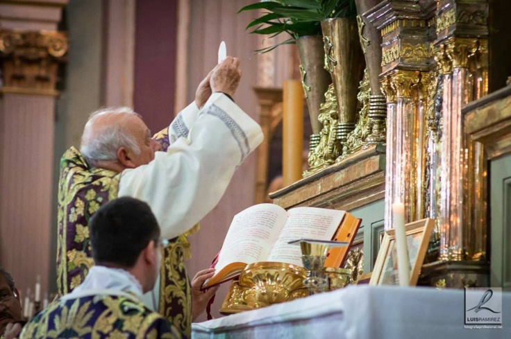 Joven Sacerdote explica su amor por la Misa Tradicional en Latín